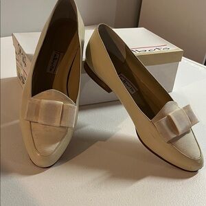 Talbots Size 9 Ivory Loafers with Ribbon Detail